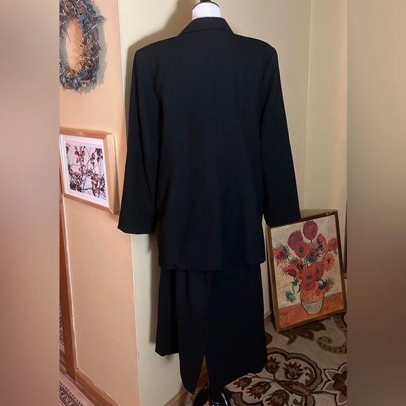 Vtg LILLY TAYLOR NY PARIS Size 22 Blazer Skirt Suit Wool Black Lined Timeless - Picture 5 of 16